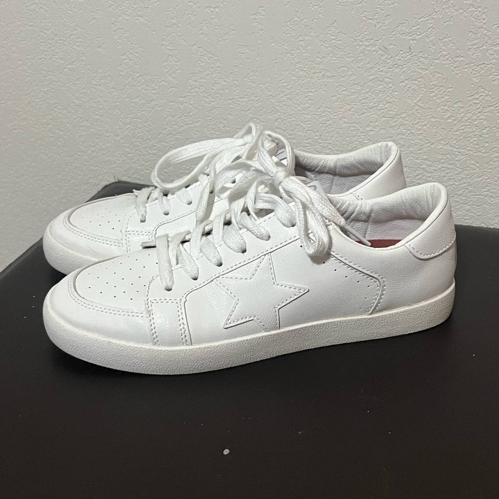 G&L white sneakers 7.5 - Picture 3 of 7
